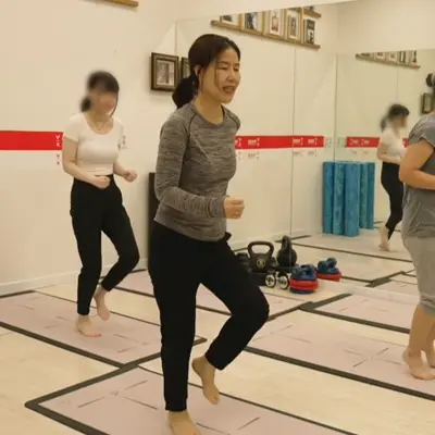 여럿이 제자리에서 달리는 인터벌 러닝